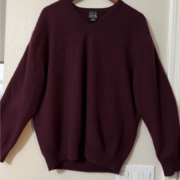 Men’s Jos. A. Bank Burgundy  V-Neck Cashmere Sweater. Nice Mid Weight, Very Soft - Picture 1 of 8
